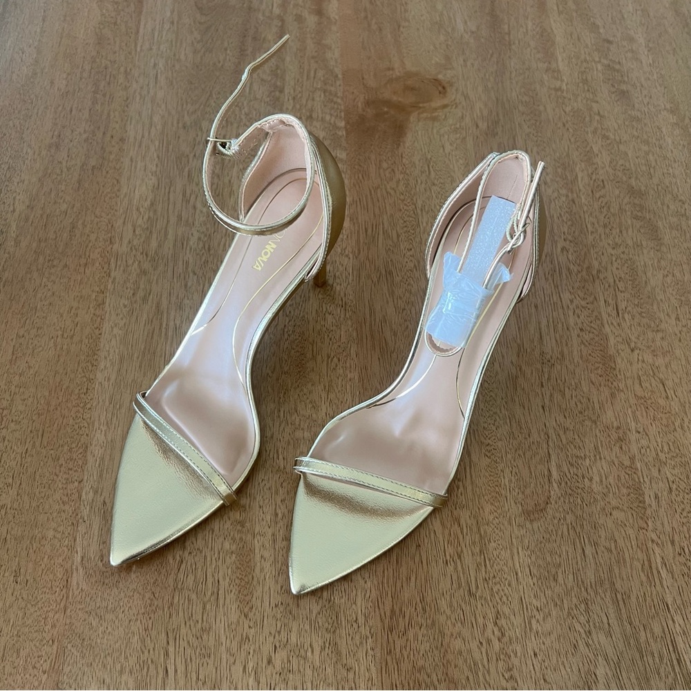 Fashion Nova Gold Pointed Toe Ankle Strap Heels Size 9 NWOT Y2K Minimalist Chic